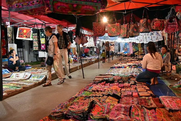 Shopping in Vientiane Night Market